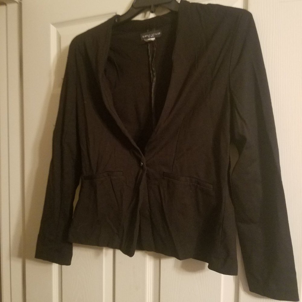 Simply Styled Collarless Blazer